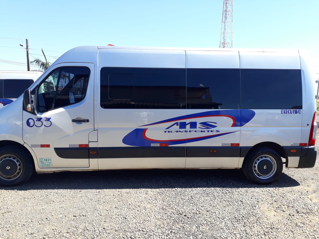 Van Mster com 16 lugares executivo: com TV, DVD, CD-player, ar-condicionado, bancos reclináveis (soft), bagageiro interno, porta pacotes, Wifi.